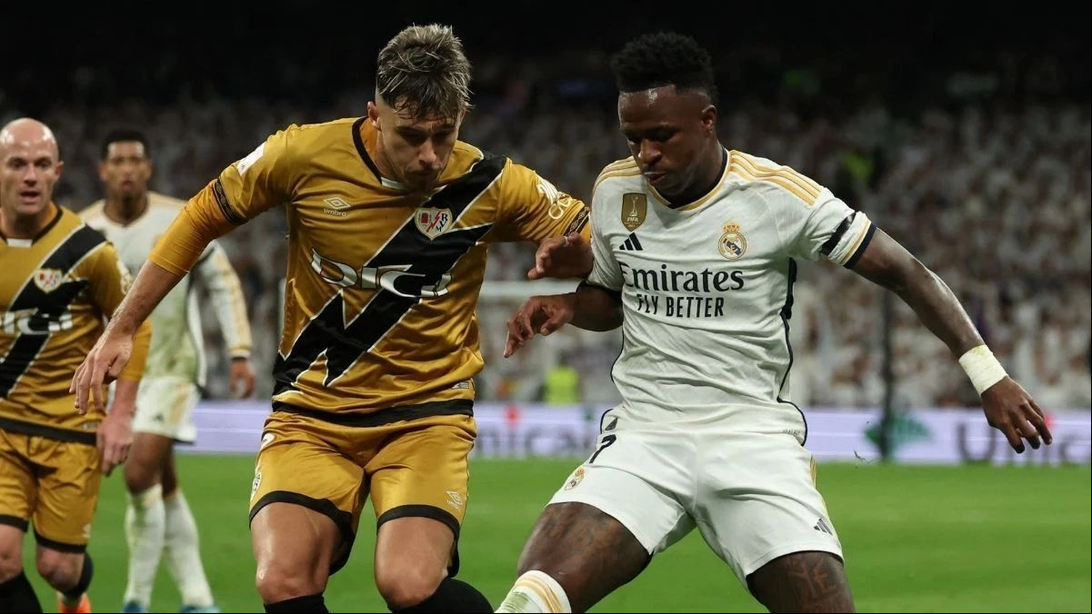 Andrei Ratiu, right-back of Rayo Vallecano