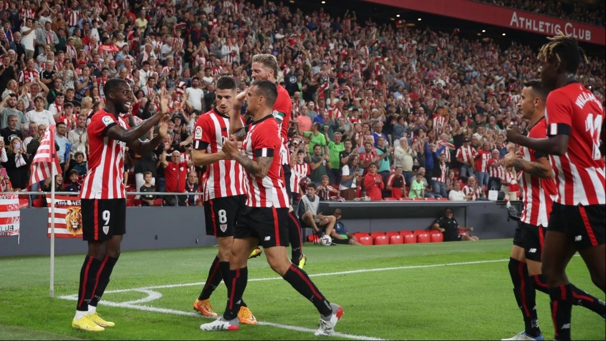 Los jugadores del Athletic Club celebran un gol