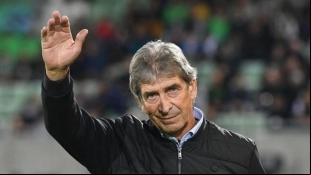 Manuel Pellegrini 'echa' a estos dos descartes. Foto: 'Diario de Sevilla'