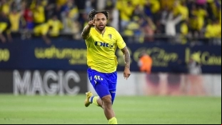 El Cádiz encuentra en el FC Barcelona al reemplazante de Theo Bongonda