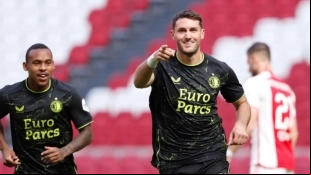 Los 3 clubes de la Premier League que siguen a Santi Giménez