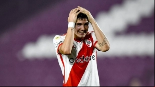 El rival inglés que amenaza con robarle al Madrid el fichaje de Mastantuono