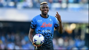 Victor Osimhen, delantero nigeriano del Napoli que interesa al PSG