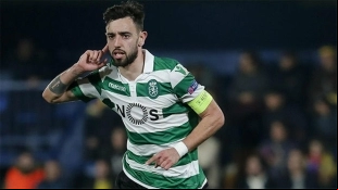 <p>Bruno Fernandes, former player of Sporting Lisbon, is going to renew with Manchester United.</p>