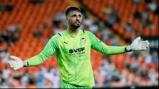 Valencia already knows that Liverpool wants to sign Mamardashvili / Besoccer