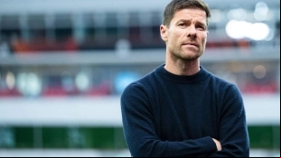 El Liverpool quiere robar 3 cracks al Leverkusen de Xabi Alonso