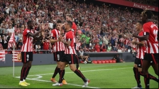 Los jugadores del Athletic Club celebran un gol
