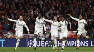 Los jugadores del Real Madrid celebran el pase ante el Atlético de Madrid