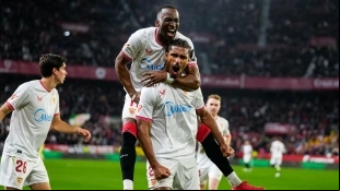 El Sevilla ata a Alfon González / La Razón