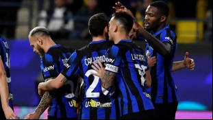 <p>The players of Inter Milan celebrate a goal.</p>
