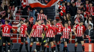 Los jugadores del Athletic Club celebran un gol