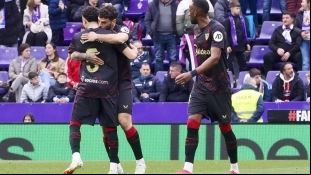Los jugadores del Sevilla celebran un gol