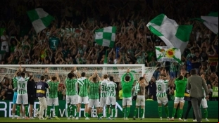 Los jugadores del Real Betis celebran una victoria