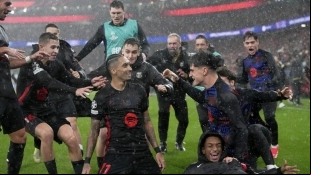 El futbolista que tiene pie y medio fuera del Barcelona